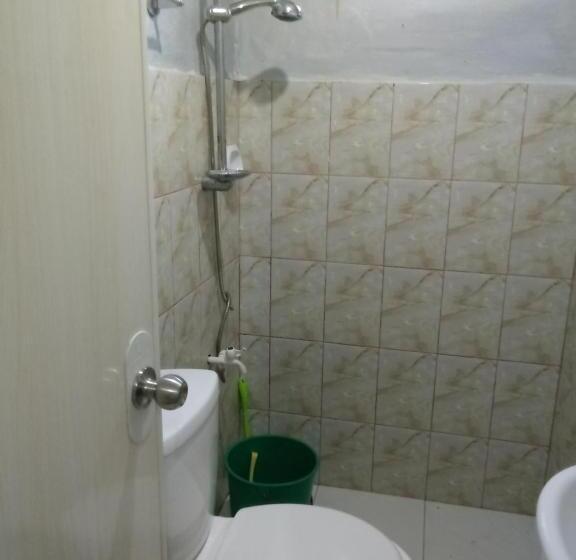 הוסטל Mil's Hillside Tourist Inn