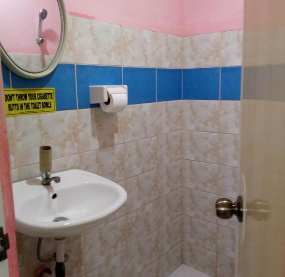 הוסטל Mil's Hillside Tourist Inn