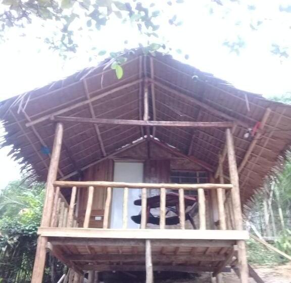 הוסטל Mil's Hillside Tourist Inn