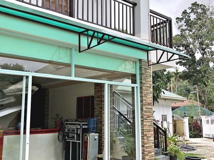 הוסטל Racadisson Tourist Inn