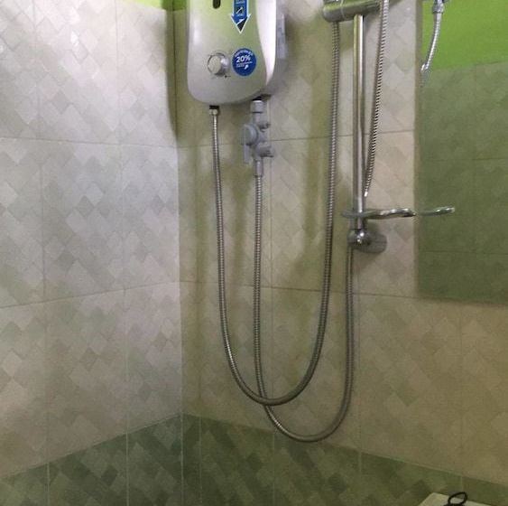 הוסטל Racadisson Tourist Inn