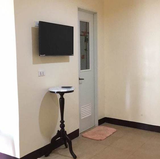 הוסטל Racadisson Tourist Inn