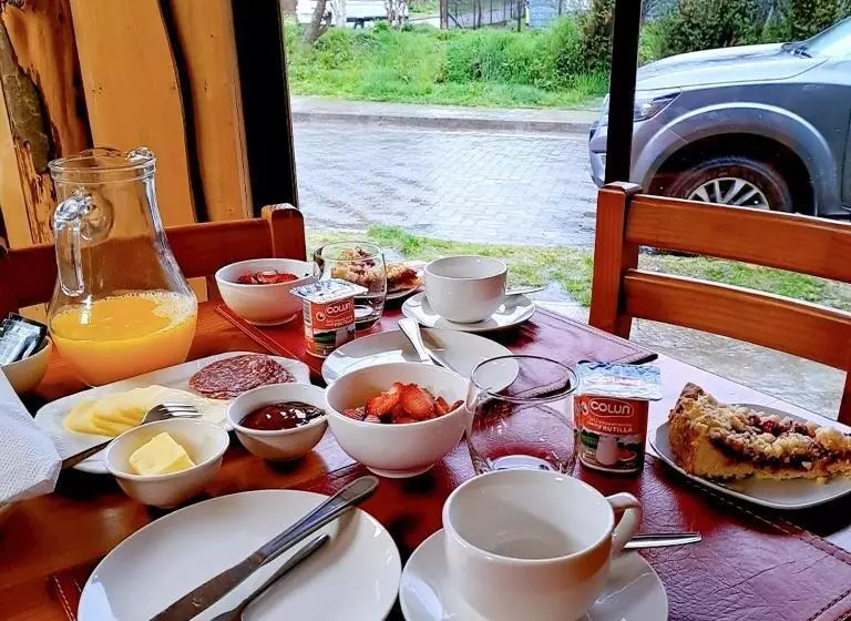 Aamiaismajoitus (B&B) Cabanas Senderos Puyuhuapi