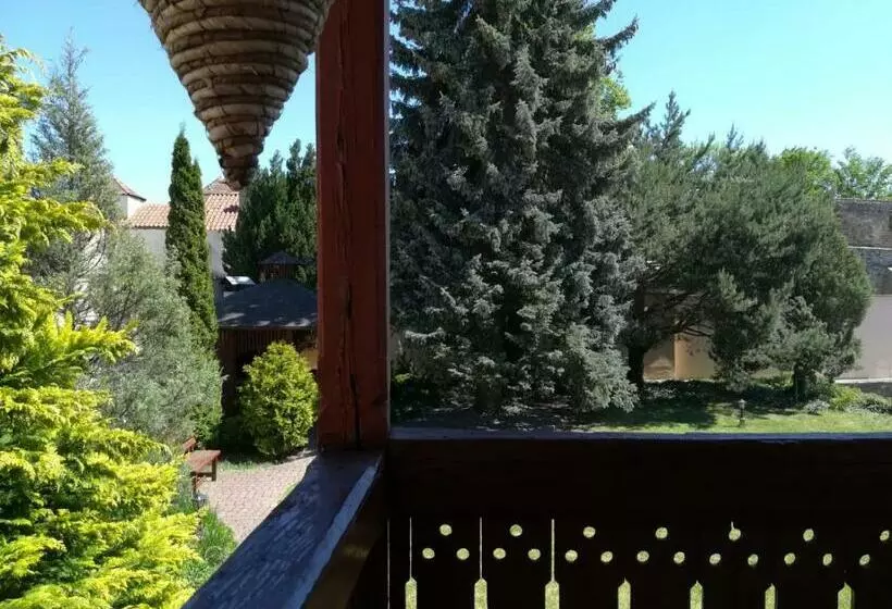 Aamiaismajoitus (B&B) Penzión Rodina