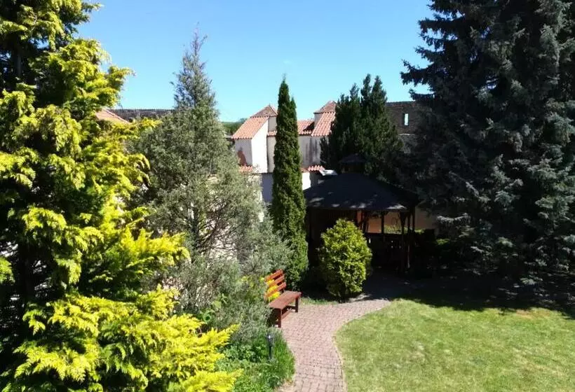 Aamiaismajoitus (B&B) Penzión Rodina