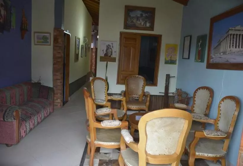 ホテル Atenas Jericó