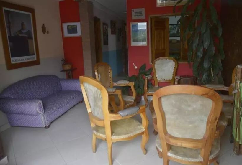 ホテル Atenas Jericó