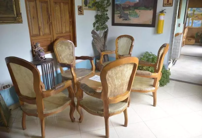 ホテル Atenas Jericó