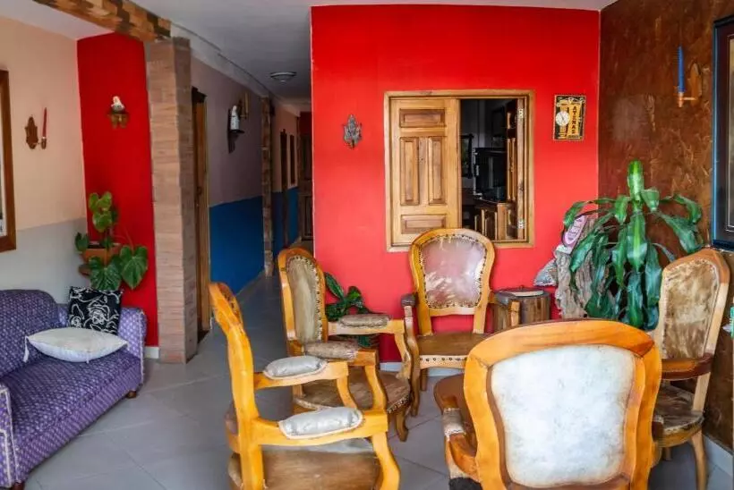 ホテル Atenas Jericó