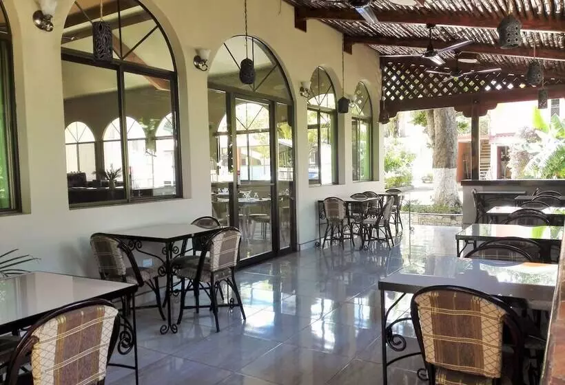Hotelli Restaurante, Cigar Bar, Whisky Lounge, Hostal Suite Dos Visiones