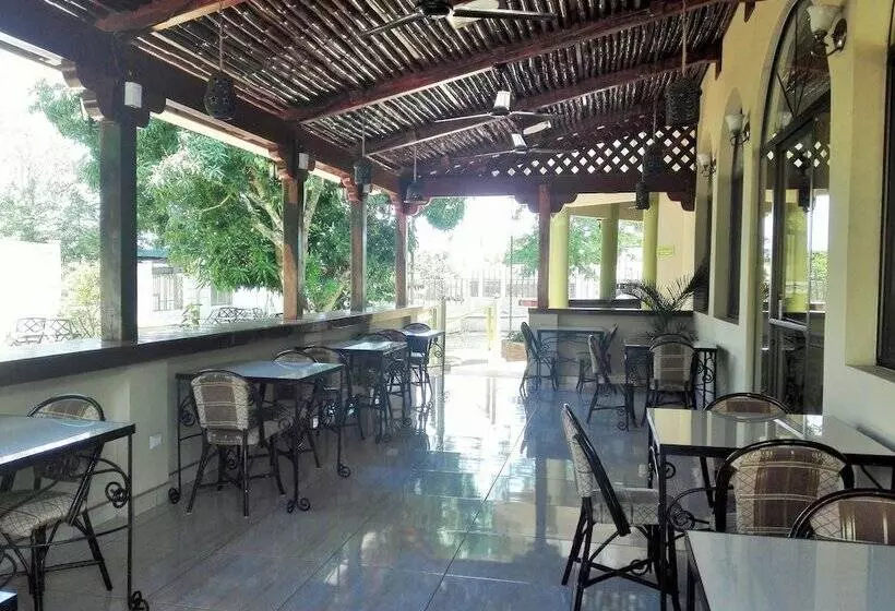 Hotelli Restaurante, Cigar Bar, Whisky Lounge, Hostal Suite Dos Visiones