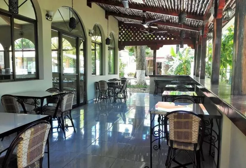 Hotelli Restaurante, Cigar Bar, Whisky Lounge, Hostal Suite Dos Visiones