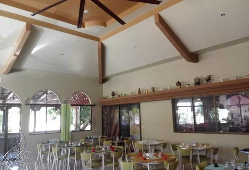 Hotelli Restaurante, Cigar Bar, Whisky Lounge, Hostal Suite Dos Visiones