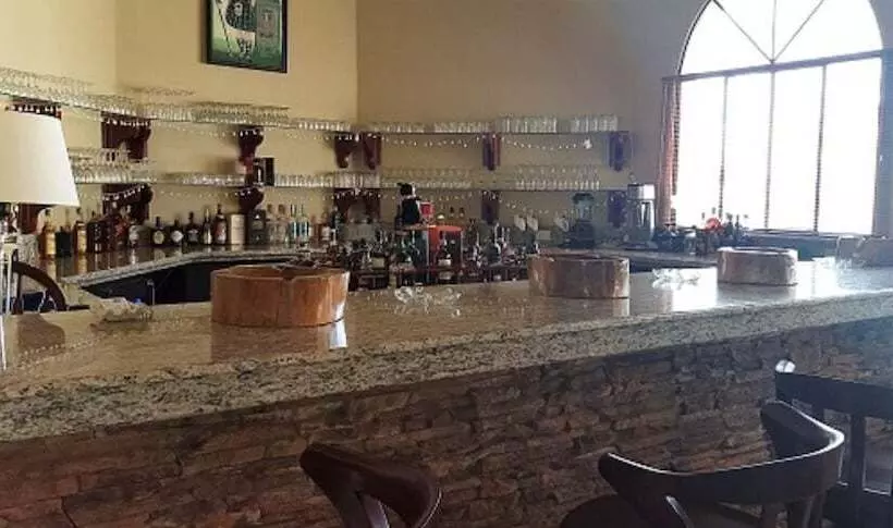 Hotelli Restaurante, Cigar Bar, Whisky Lounge, Hostal Suite Dos Visiones