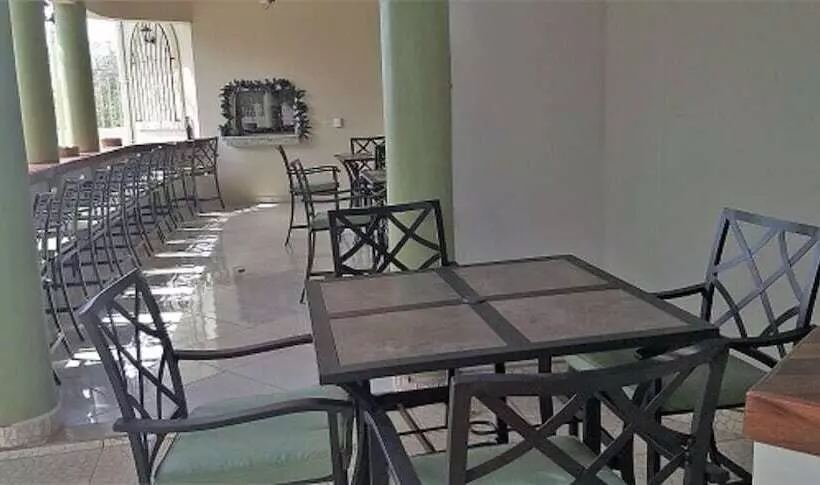 Hotelli Restaurante, Cigar Bar, Whisky Lounge, Hostal Suite Dos Visiones