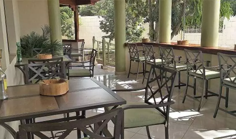 Hotelli Restaurante, Cigar Bar, Whisky Lounge, Hostal Suite Dos Visiones
