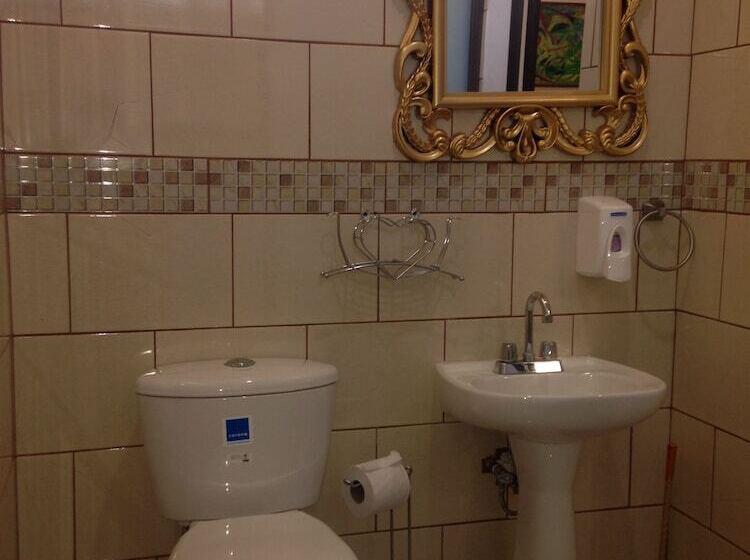 فندق Restaurante, Cigar Bar, Whisky Lounge, Hostal Suite Dos Visiones