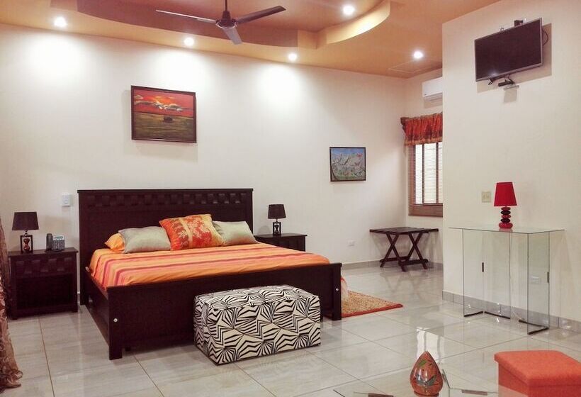 فندق Restaurante, Cigar Bar, Whisky Lounge, Hostal Suite Dos Visiones