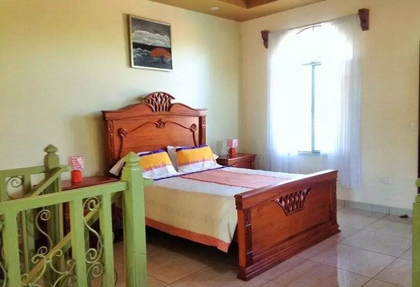 Hotelli Restaurante, Cigar Bar, Whisky Lounge, Hostal Suite Dos Visiones