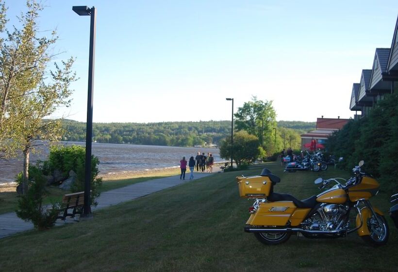 בית מלון כפרי Waterfront Inn