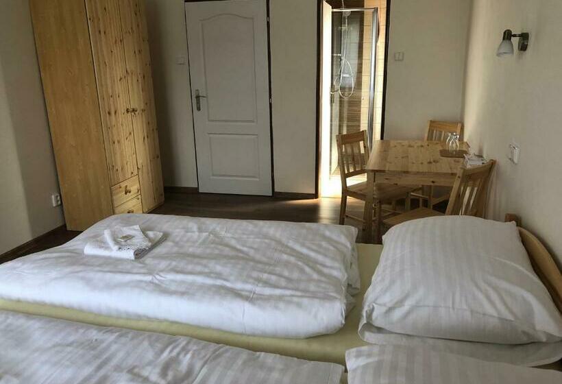 펜션 Penzion Hvězda Restaurace Dočasně Uzavřena