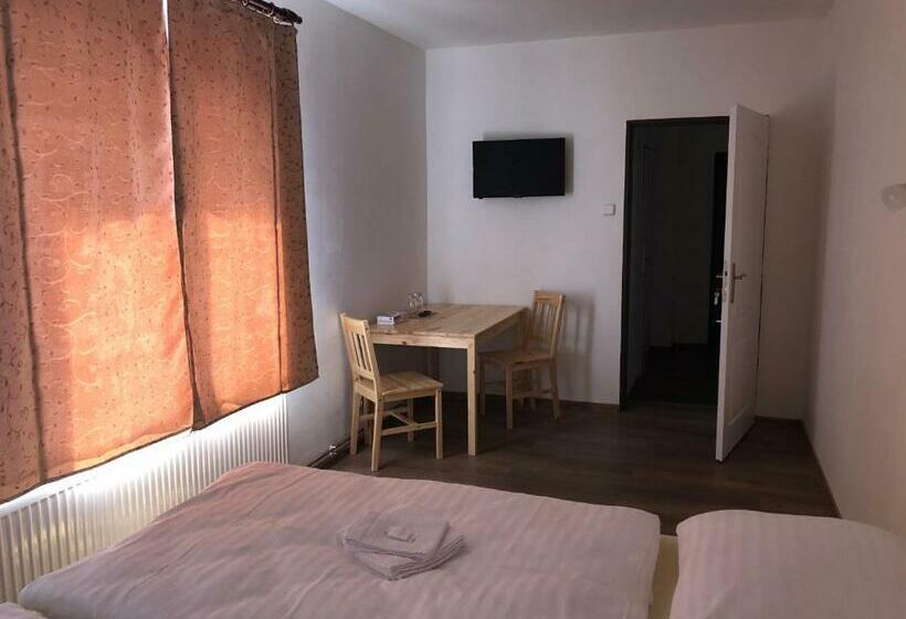 펜션 Penzion Hvězda Restaurace Dočasně Uzavřena