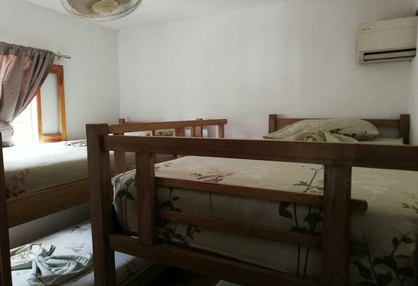 هاستل Casa Madrigueña