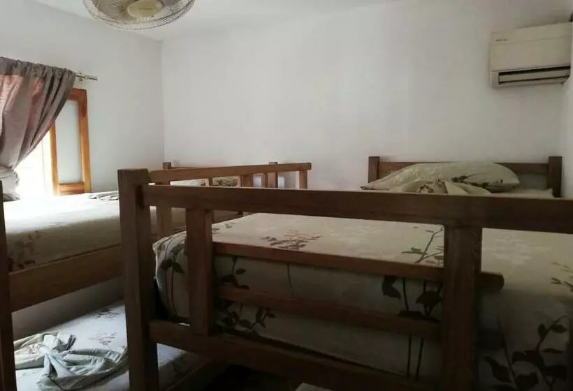 Retkeilymaja Casa Madrigueña