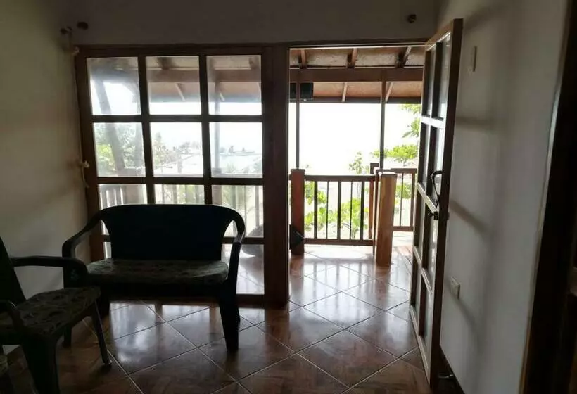 Retkeilymaja Casa Madrigueña
