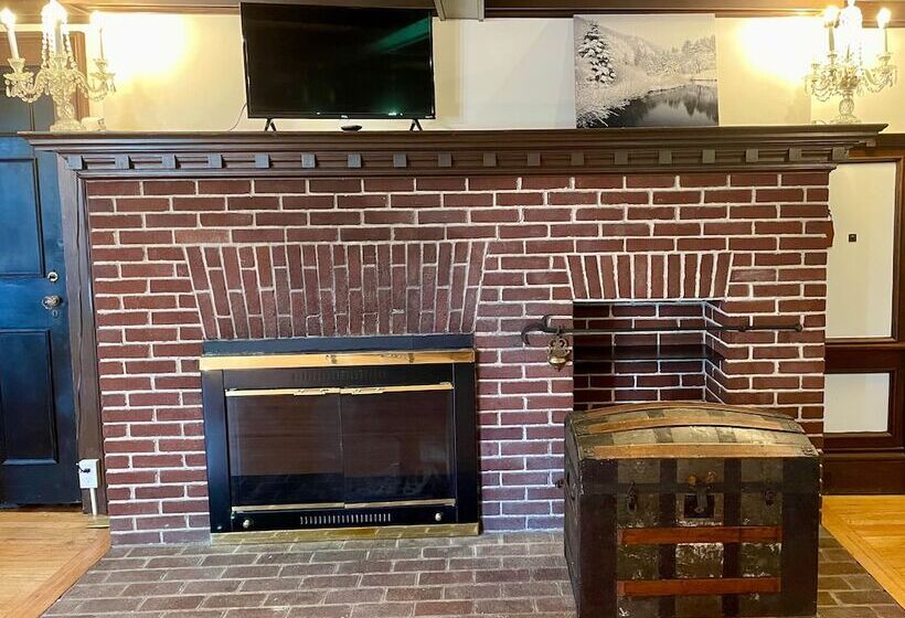 Harbour House Inn B&b