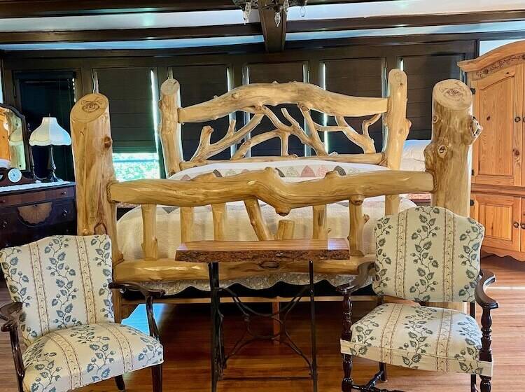 Harbour House Inn B&b