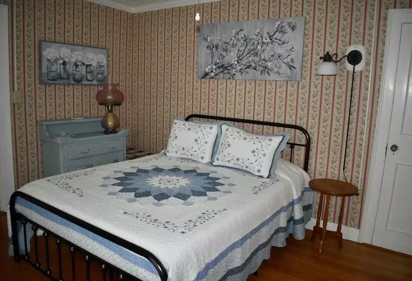 Harbour House Inn B&b