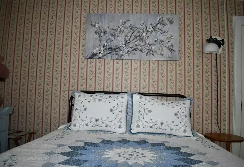 Harbour House Inn B&b