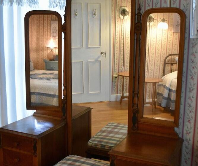 Harbour House Inn B&b