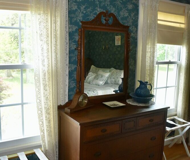 Harbour House Inn B&b