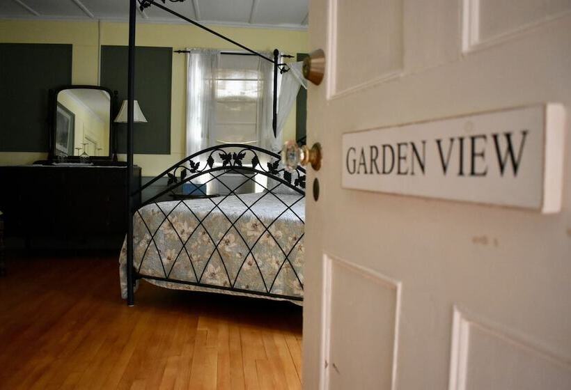 Harbour House Inn B&b