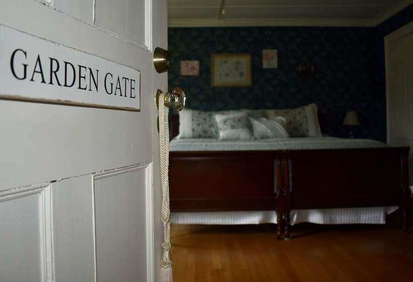 Harbour House Inn B&b