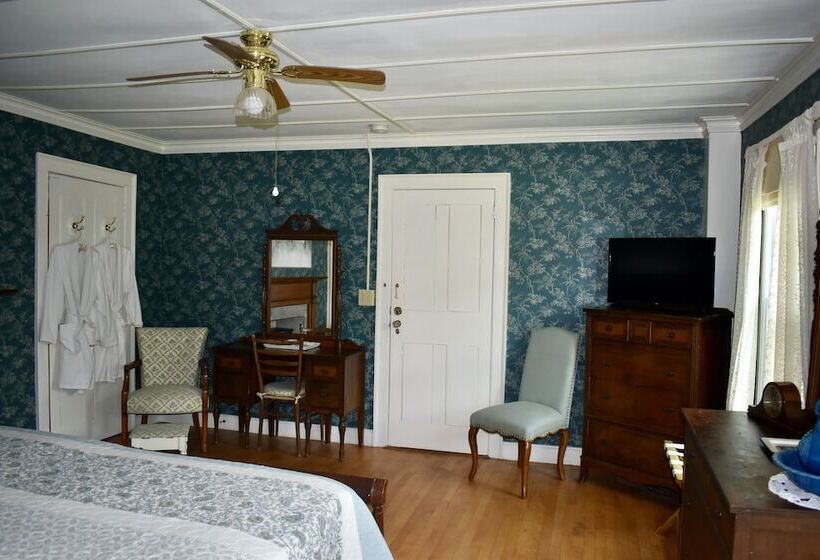 Harbour House Inn B&b