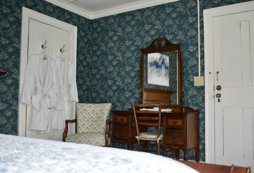 Harbour House Inn B&b