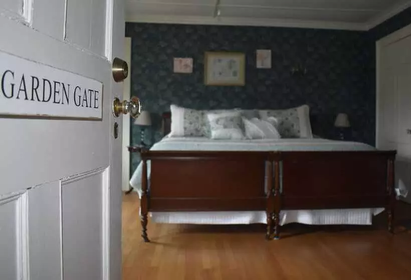 Harbour House Inn B&b