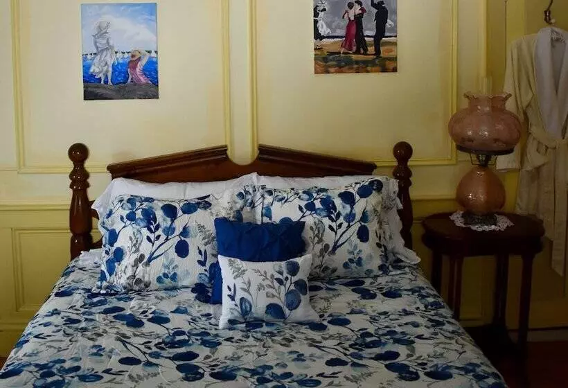 Harbour House Inn B&b