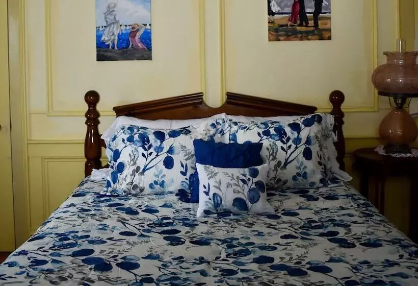 Harbour House Inn B&b