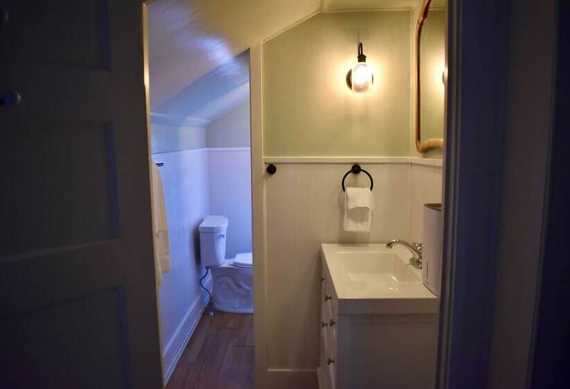 Harbour House Inn B&b