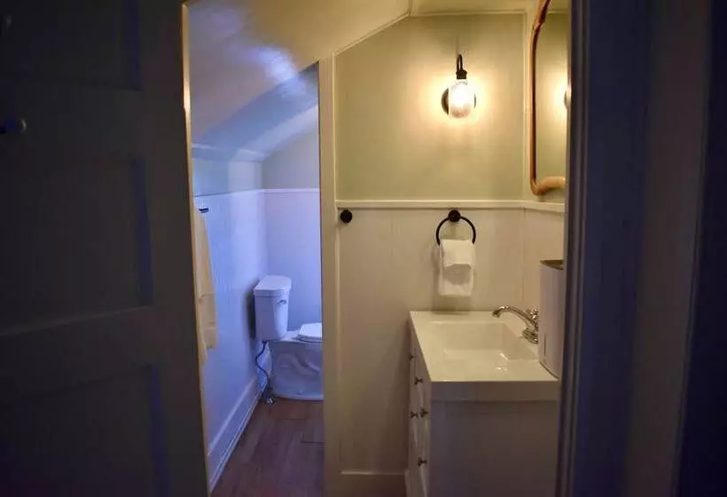 Harbour House Inn B&b