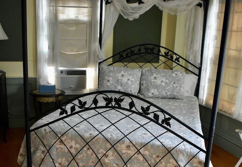 Harbour House Inn B&b