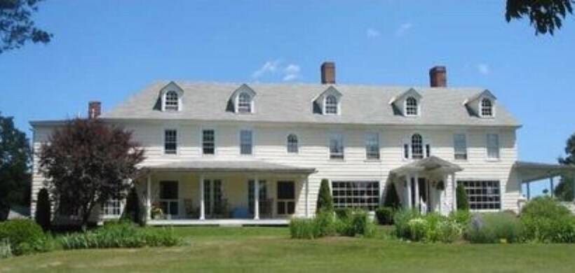 Harbour House Inn B&b