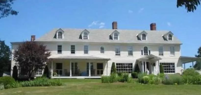 Harbour House Inn B&b