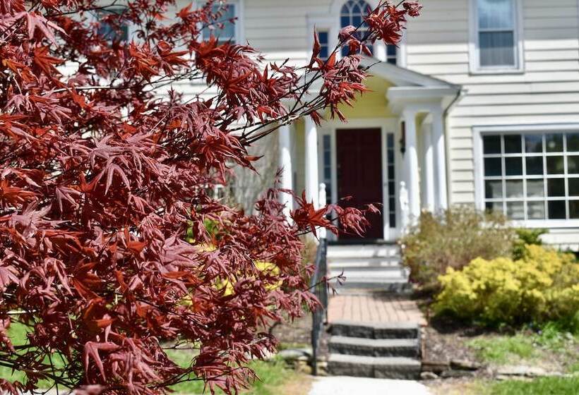 Harbour House Inn B&b