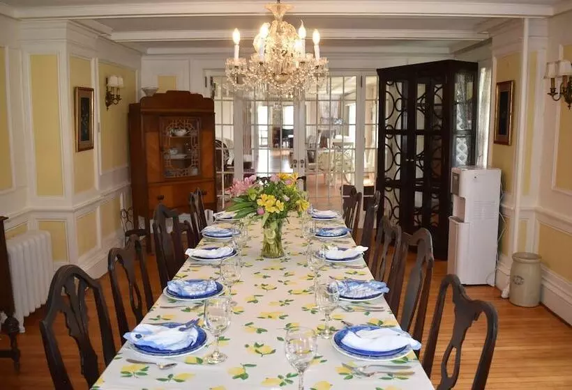 Harbour House Inn B&b