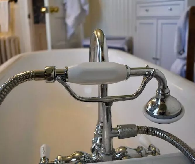 Harbour House Inn B&b